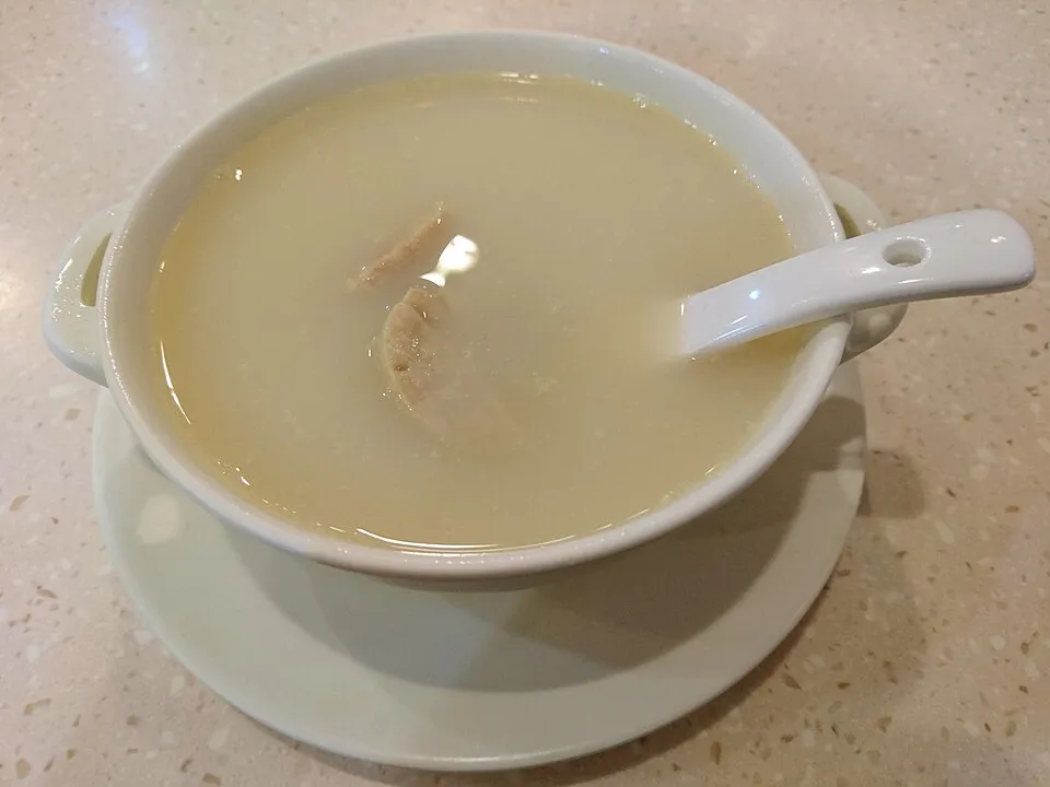 Cantonese slow-cooked soup