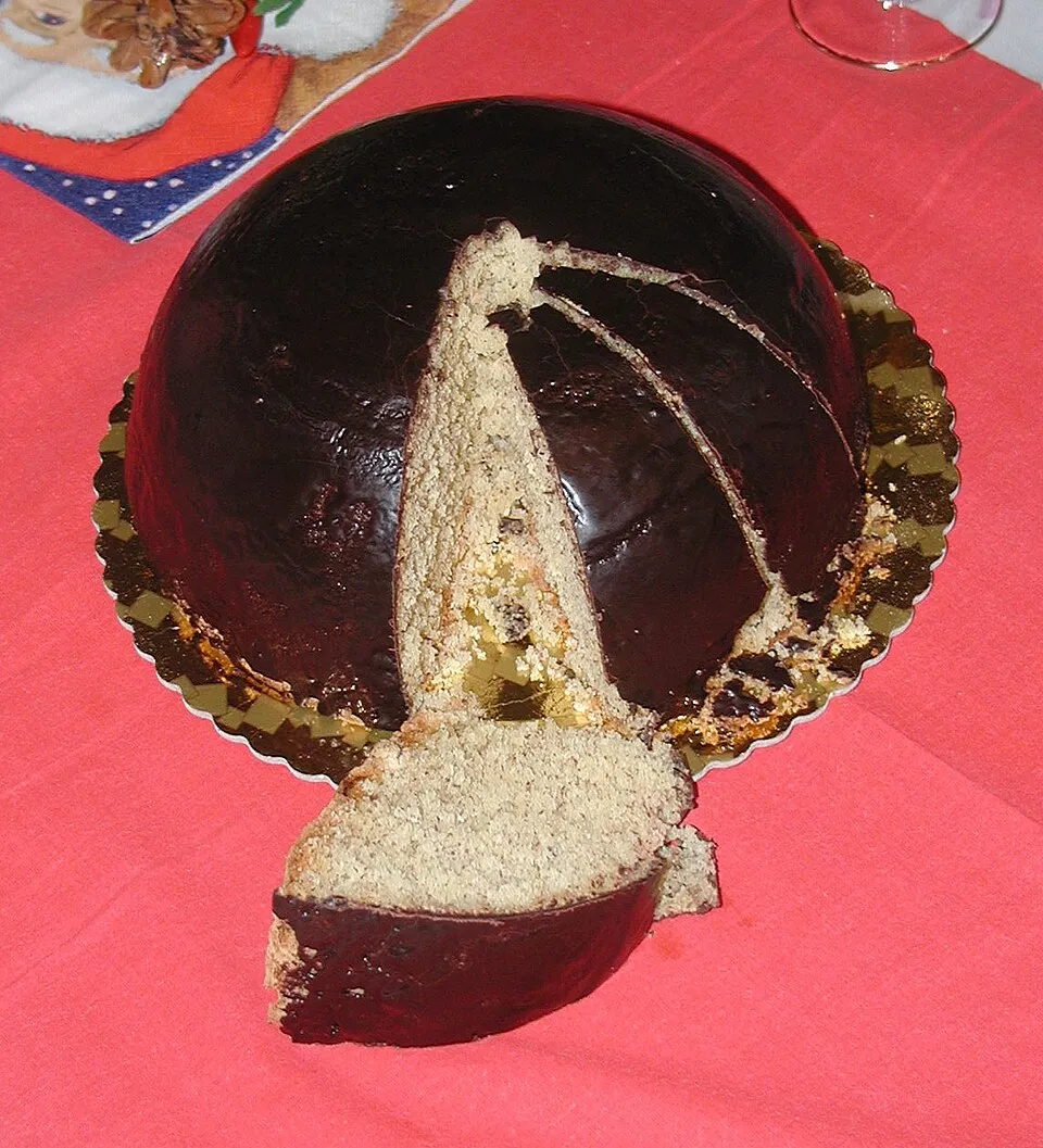 parrozzo, a dish from Italy